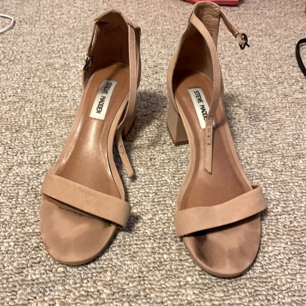 Steve Madden nude 1” heels